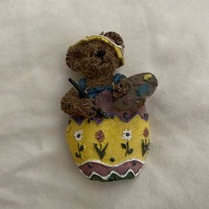 Boyds Bear Painter with Yellow Easter Egg Pin